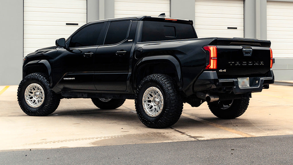 18" Fuel Wheels FC881 Surge Gloss Silver with Machined Face Off-Road Rims